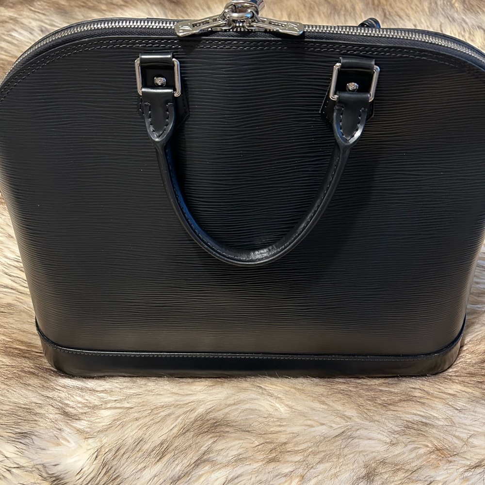 Louis Vuitton epi Alma GM
